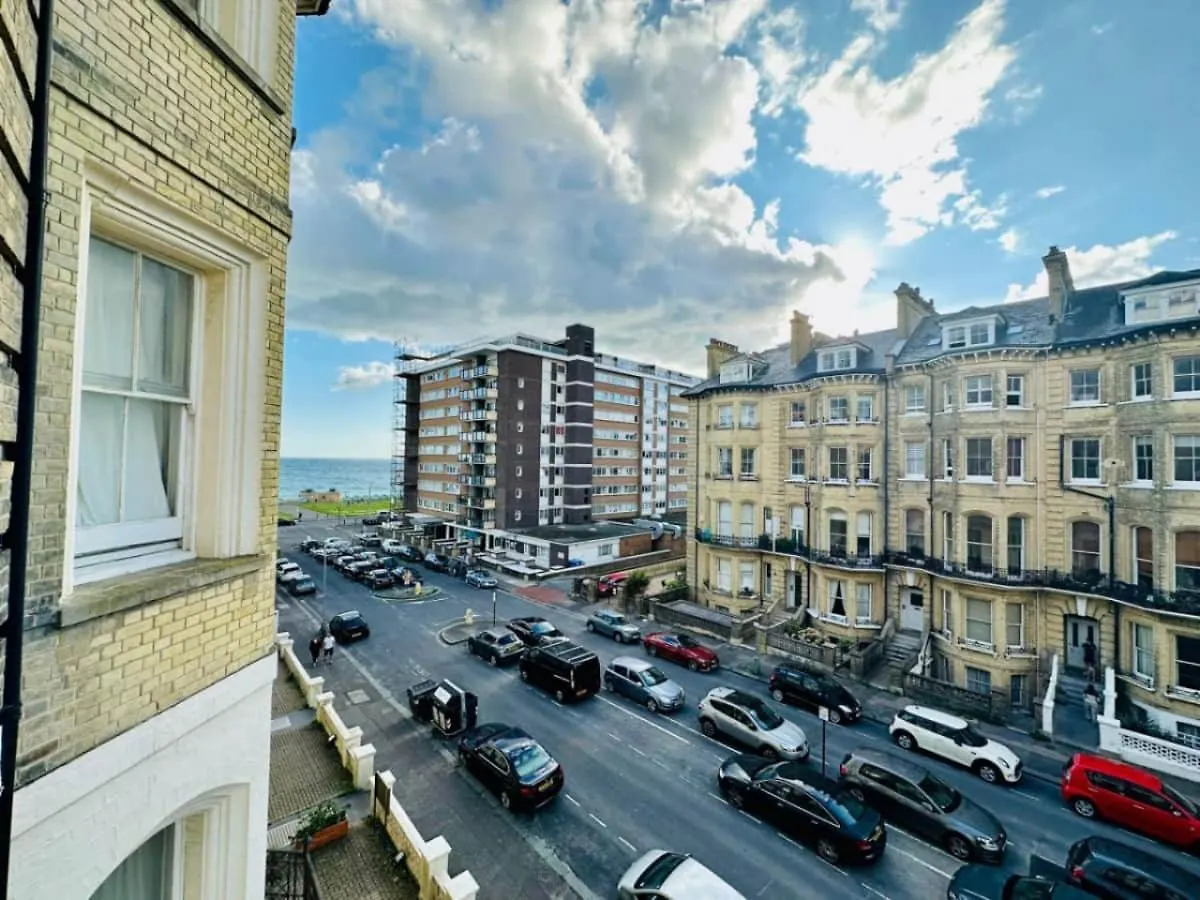 Apartment Flash Sale Central Hove 3 Bedroom Flat Bn310Fir04