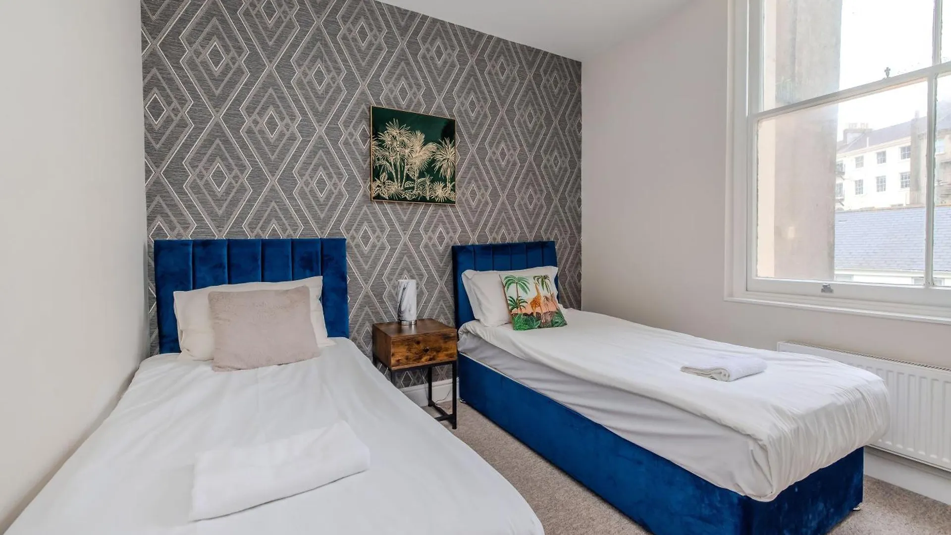 Apartment Flash Sale Central Hove 3 Bedroom Flat Bn310Fir04