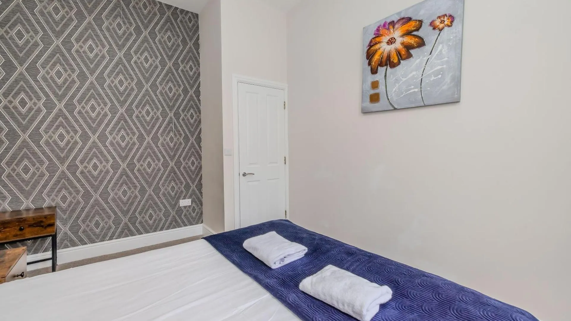 Flash Sale Central Hove 3 Bedroom Flat Bn310Fir04
